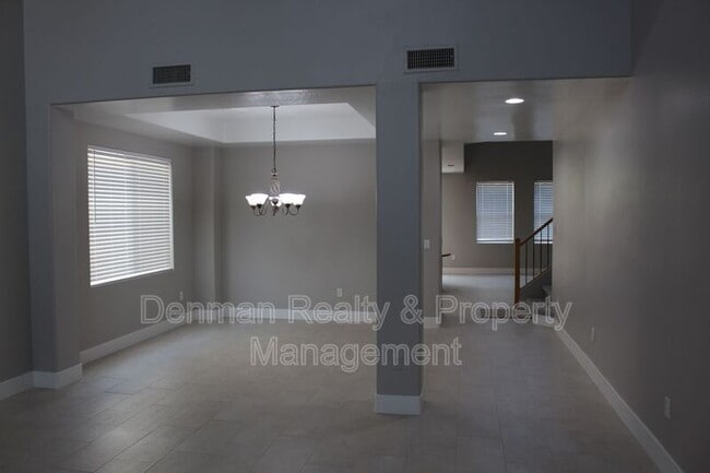 Building Photo - 6815 S 41st Ln