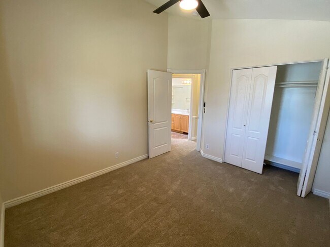 Building Photo - 4 Bed 2 1/2 Bath Home in Sandy
