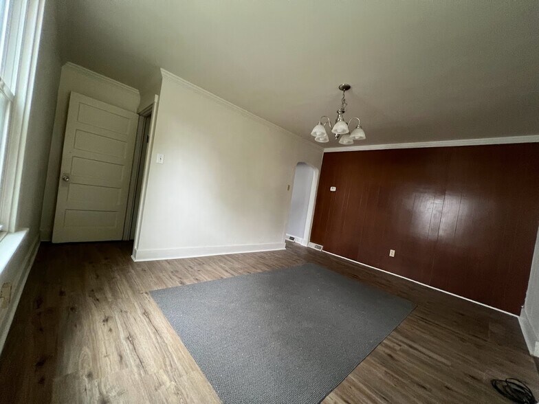 Building Photo - 854 Craig St