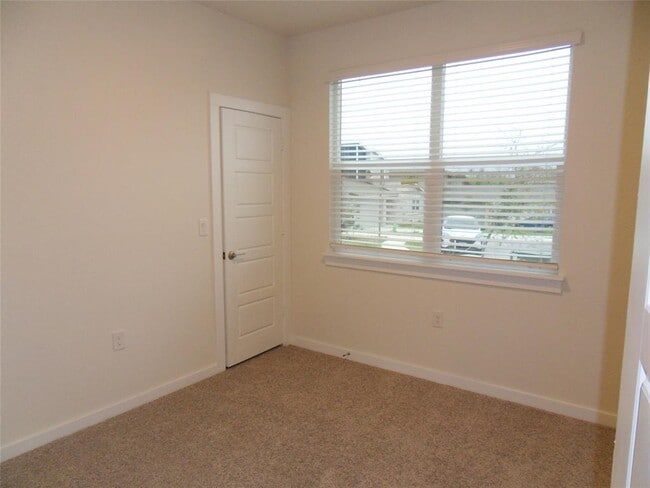 Building Photo - 14016 Lubeck Dr