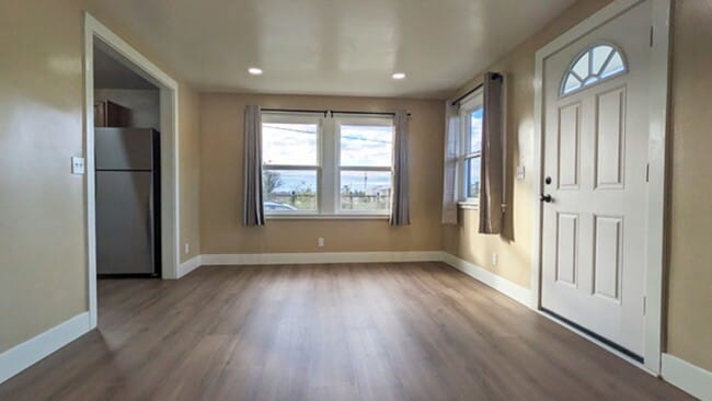 Building Photo - Cute Remodeled Arcata Home