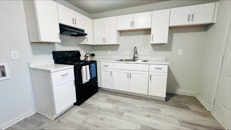 Building Photo - 2560 La Deara Crest Ln