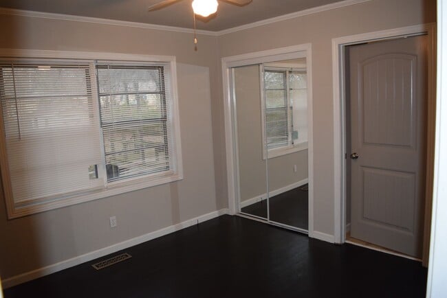 Building Photo - Cozy Comfort in a Great Location: Spacious...
