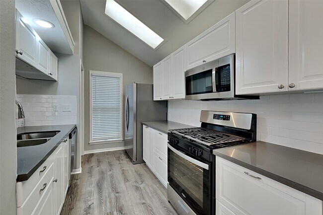 Building Photo - 17326 Masonridge Dr