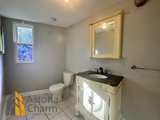 Building Photo - 3 Bedroom Home with Den, Patio/Deck Space,...