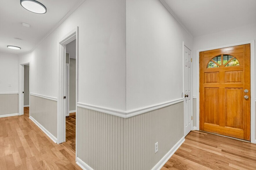 Building Photo - 222 Carr Rd