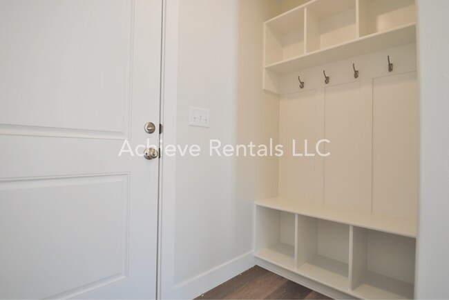 Building Photo - 674 S 85 E