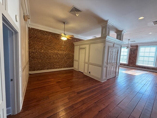 Building Photo - 116 5th St N