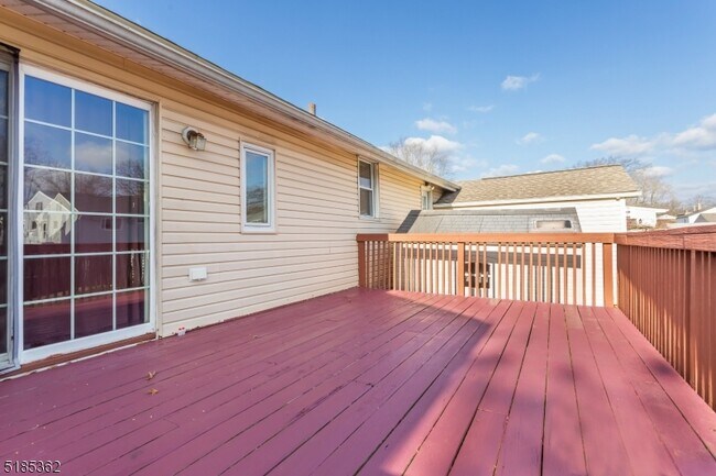 Building Photo - 26 Manito Ave