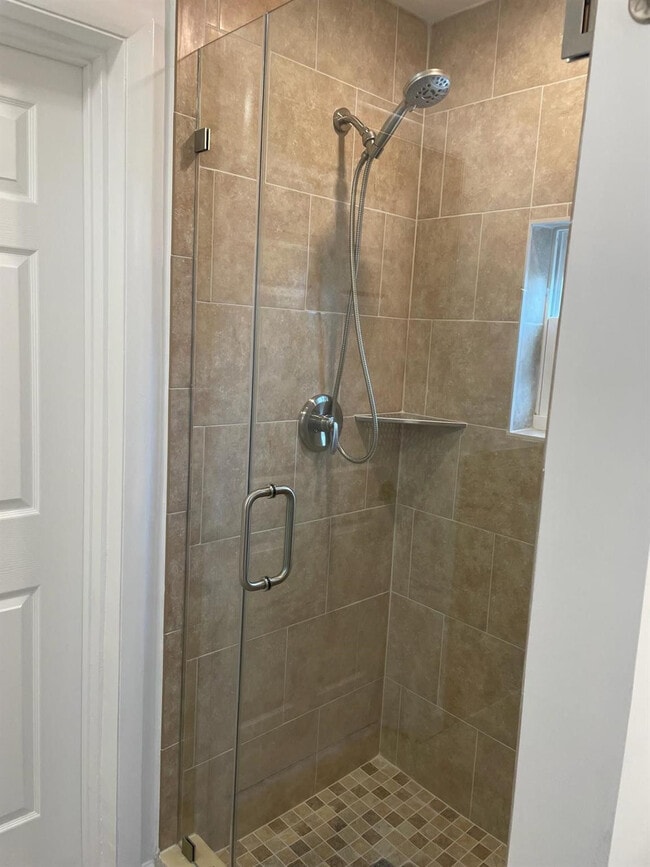 Building Photo - 5911 NE 15th Ave