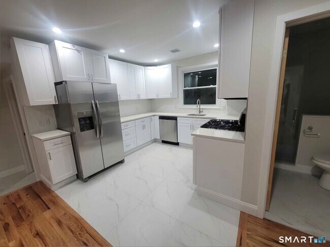 Building Photo - 564 Fairfield Ave