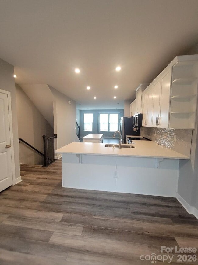 Building Photo - 3633 S Tryon St