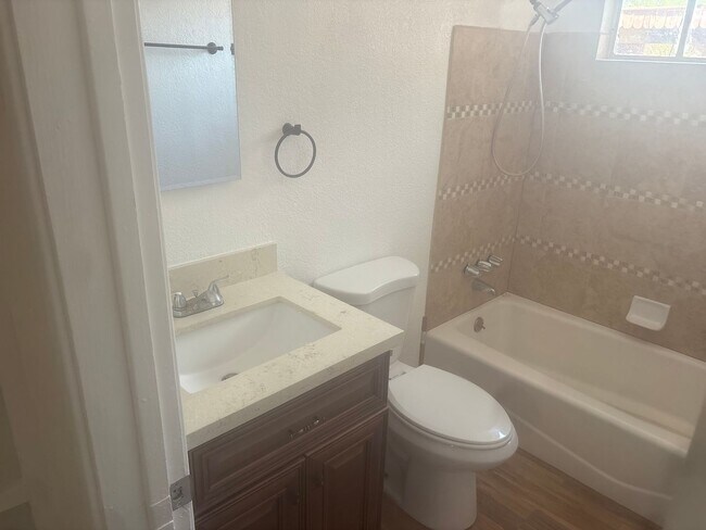 Building Photo - 2746 W Glenrosa Ave