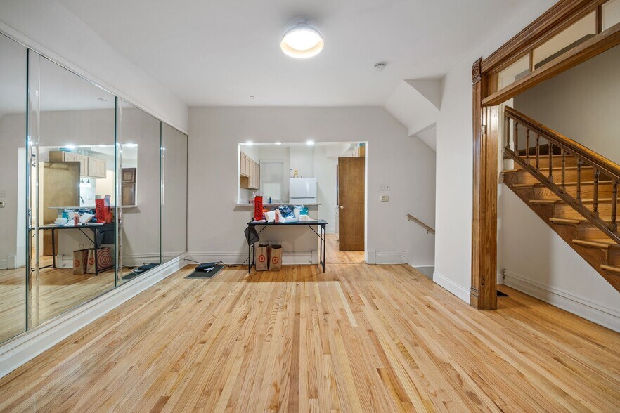 Building Photo - 1015 Garnett Pl