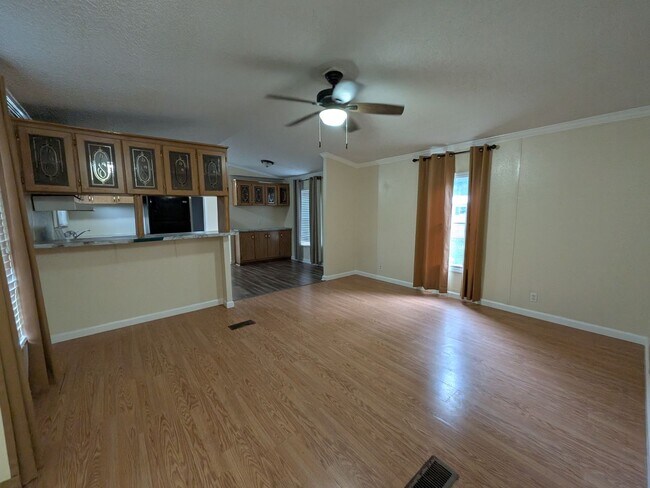 Building Photo - 7988 Hickory Hollow Dr