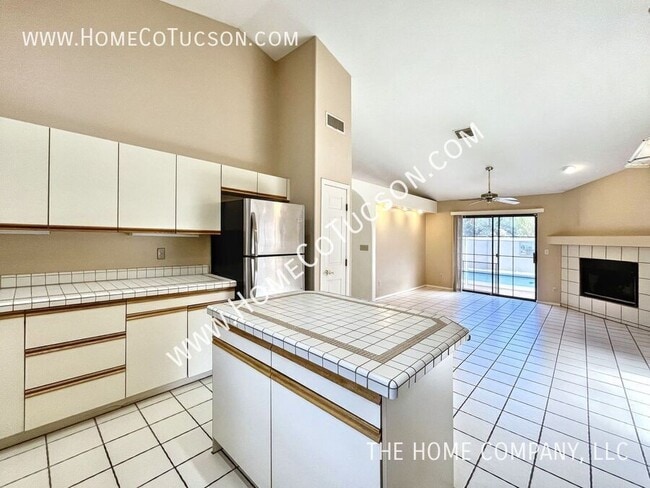 Building Photo - 1551 E Sonoran Desert Dr