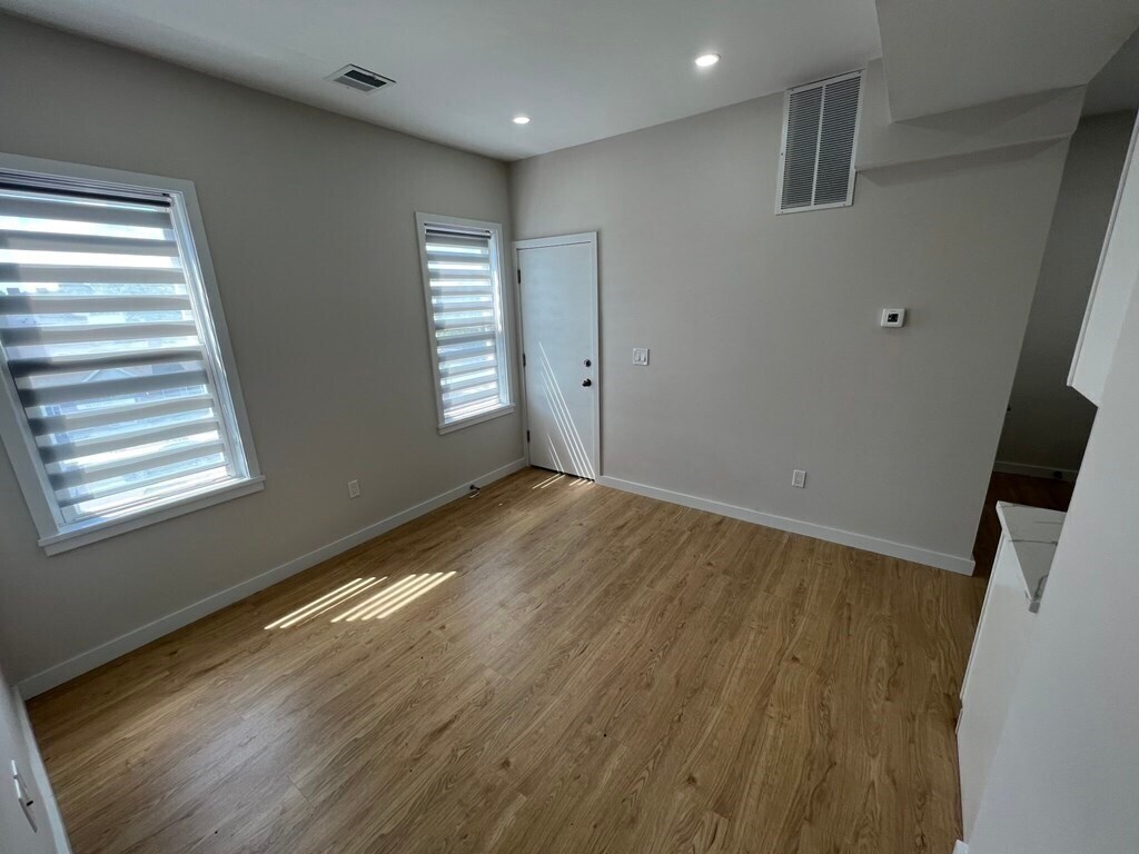 Building Photo - 7 Transit St