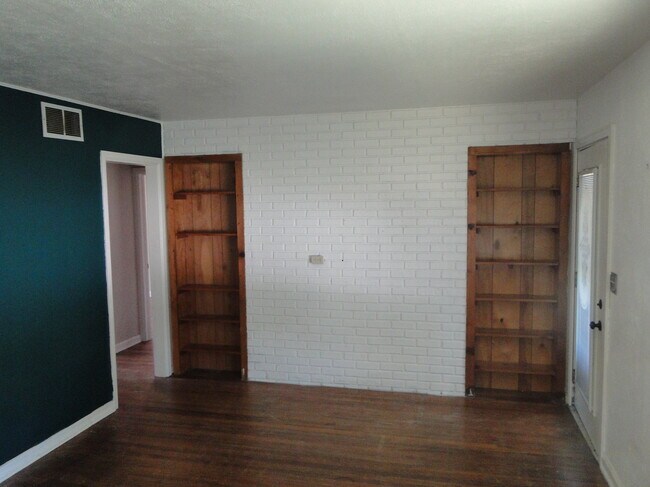 Building Photo - 1323 S Leadville Ave
