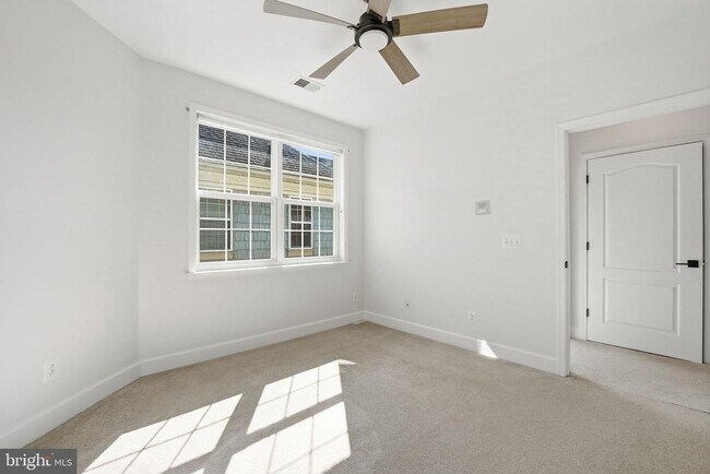Building Photo - 13940 Greendale Dr