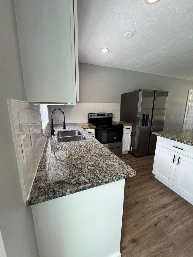 Building Photo - 1221 Cypress Ln