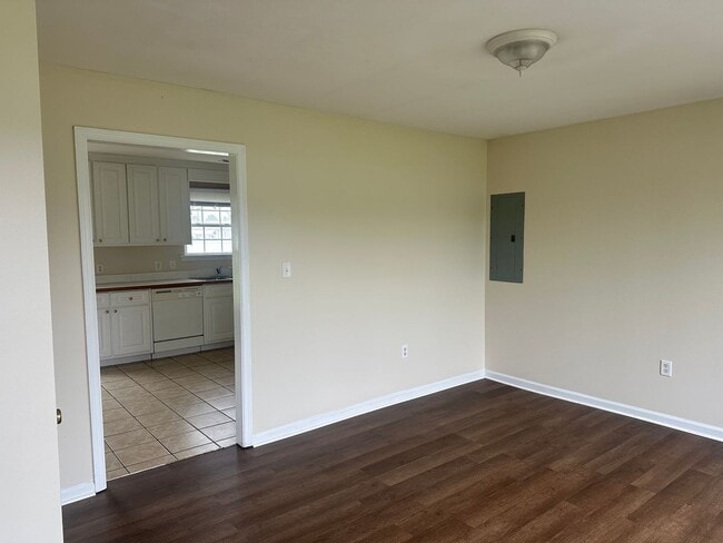 Building Photo - RENTAL HOME 3BD/2BTH