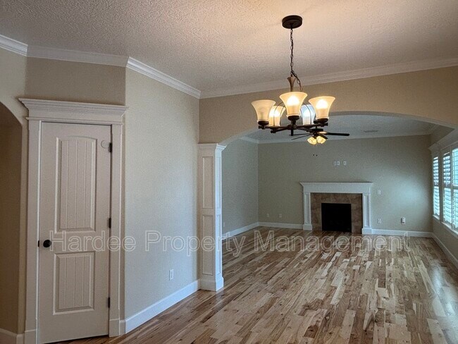 Building Photo - 573 E Halpin Dr