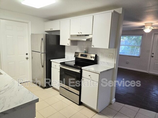 Building Photo - 6111 1st Ave