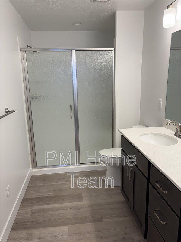 Building Photo - 614 W Cozy Ln