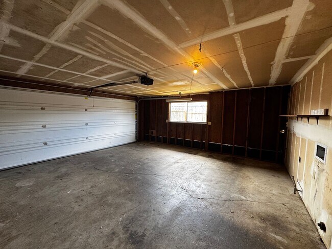 Building Photo - 3525 Tracey Ct