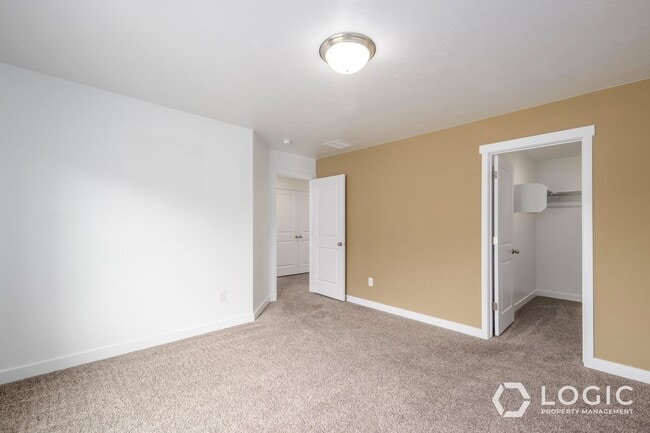 Building Photo - Spacious Townhome in Herriman!