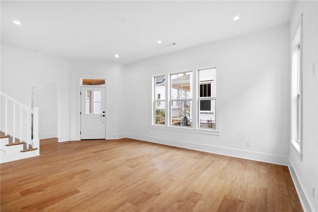 Building Photo - 267 E 11th St