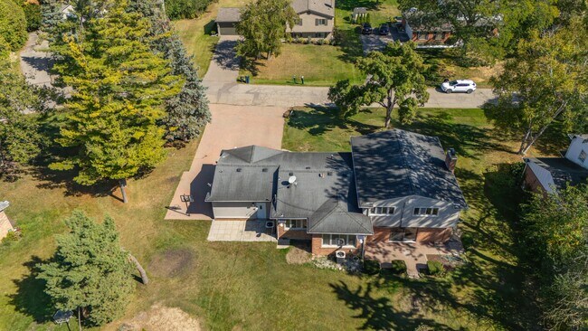 Building Photo - 2616 Douglas Dr