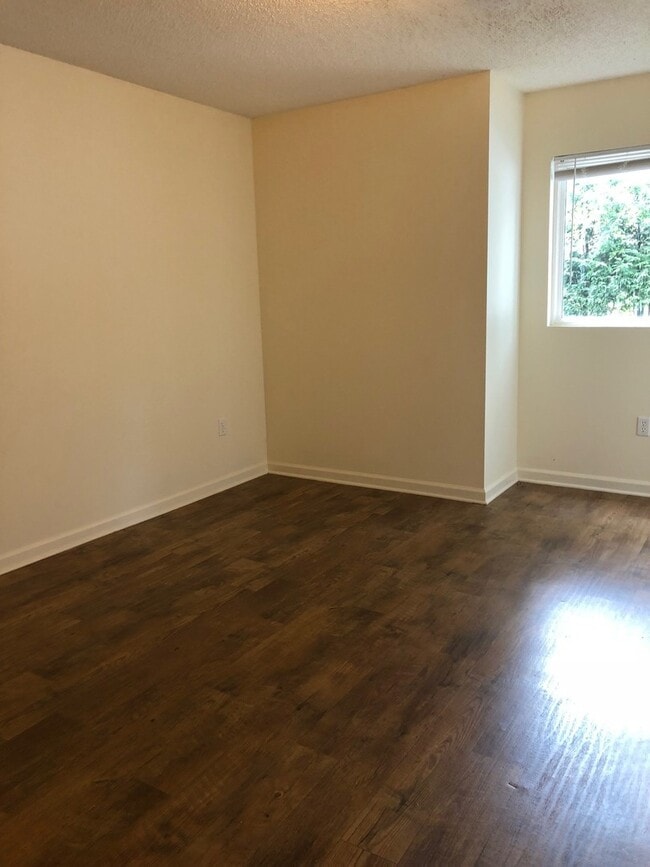 Building Photo - Great Location Black Mountain Apartment