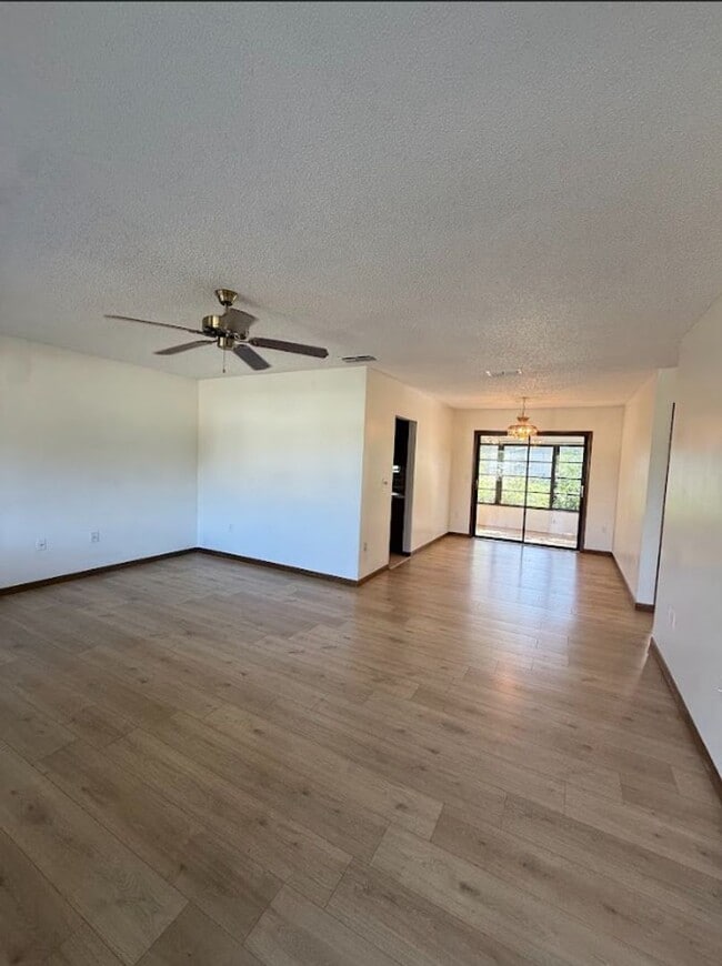 Building Photo - 10081 SW 95th Ave