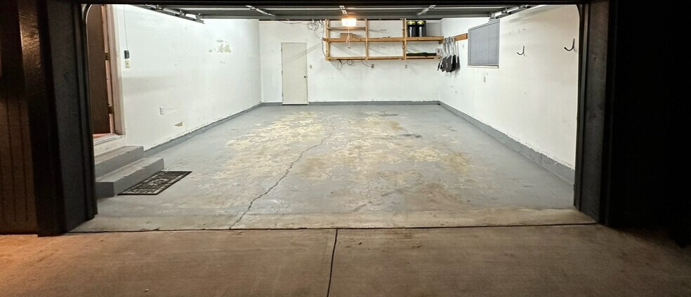 Building Photo - 894 E 840 N