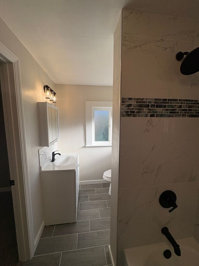 Building Photo - Fully Renovated 3 bed, 2 bath Home