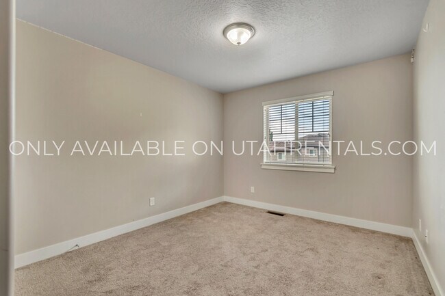 Building Photo - 1638 E Aspen Loop