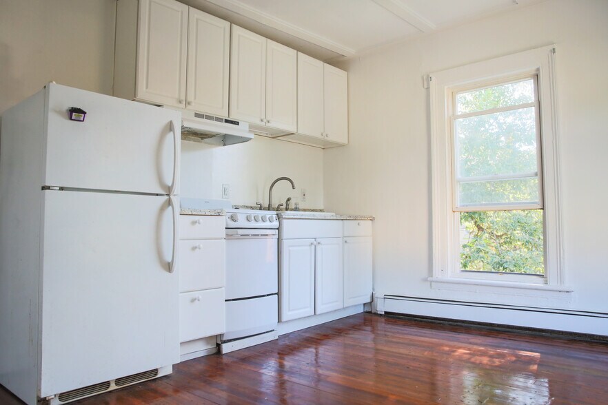 Full Kitchen - 16 Russell Street