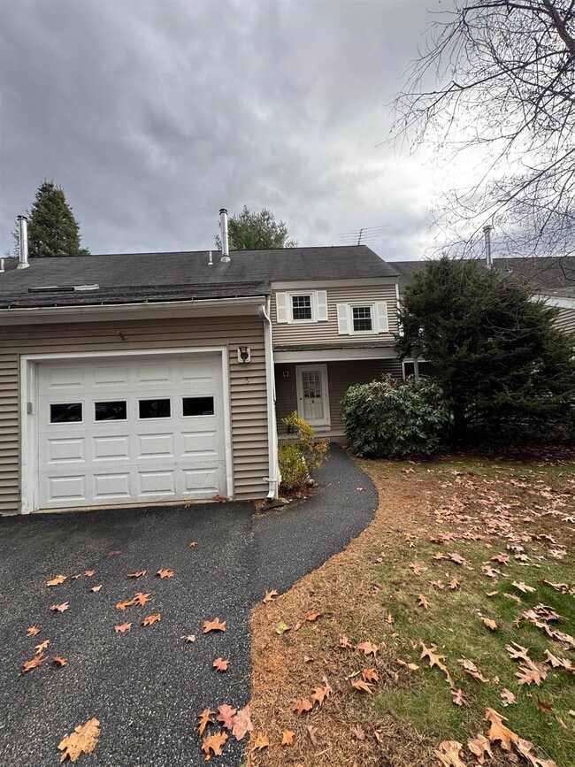 Primary Photo - 15 Winding Pond Rd