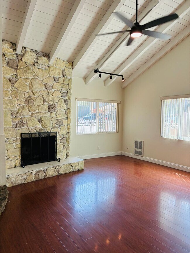 Building Photo - BEAUTIFUL 3 BEDROOM/ 2 BATH- ONE TIME RENTAL