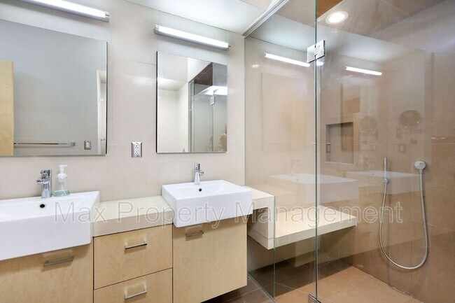 Building Photo - 309 E 5th St