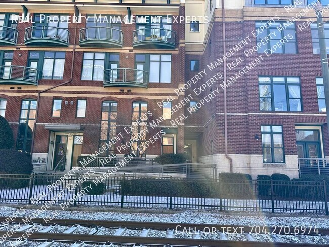 Building Photo - Stunning 1BR/1BA Condo in South End Charlo...