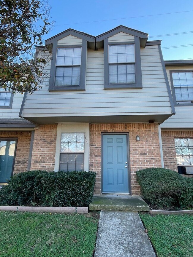 Primary Photo - 2 BEDROOM CONDO BY UNT