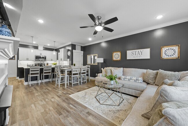 Building Photo - 127 E 8th Ave