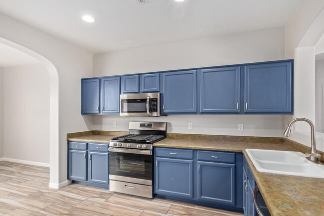 Building Photo - 3443 E Riopelle Ave
