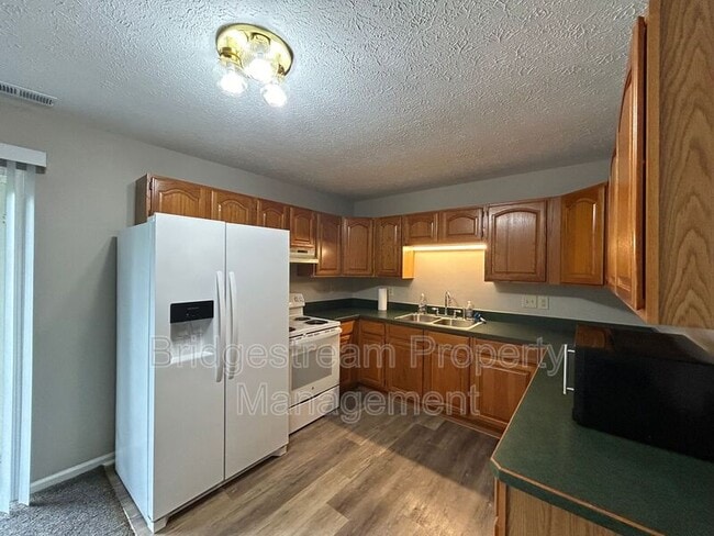 Building Photo - 2460 Rondowa Ave