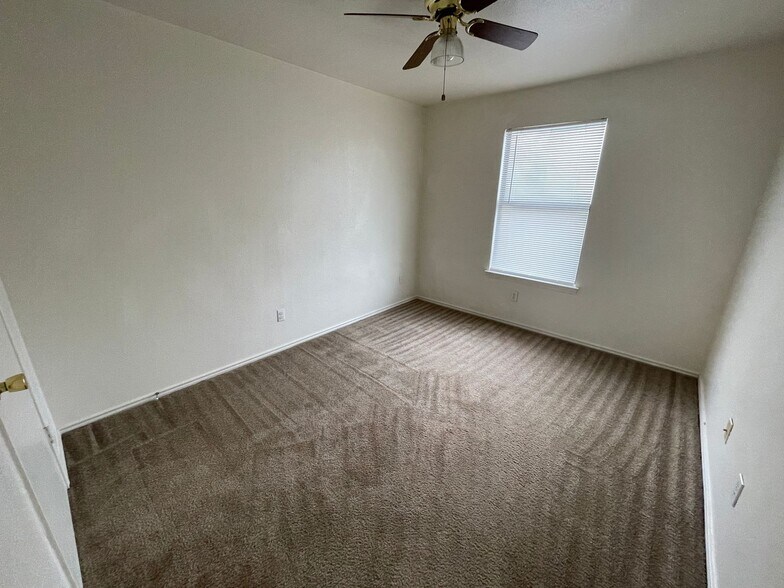 Building Photo - 1906 Windward Dr