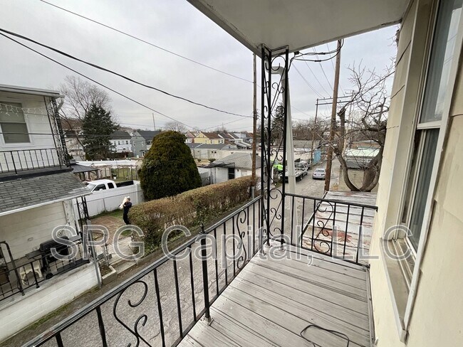 Building Photo - 213 Jefferson Ave