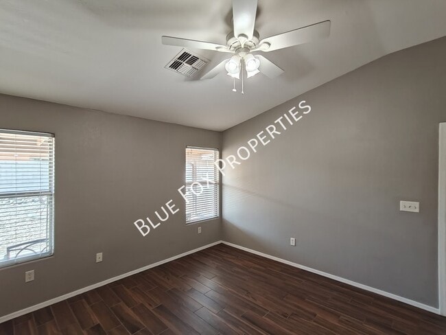 Building Photo - 2122 E Calle Arroyo Lindo