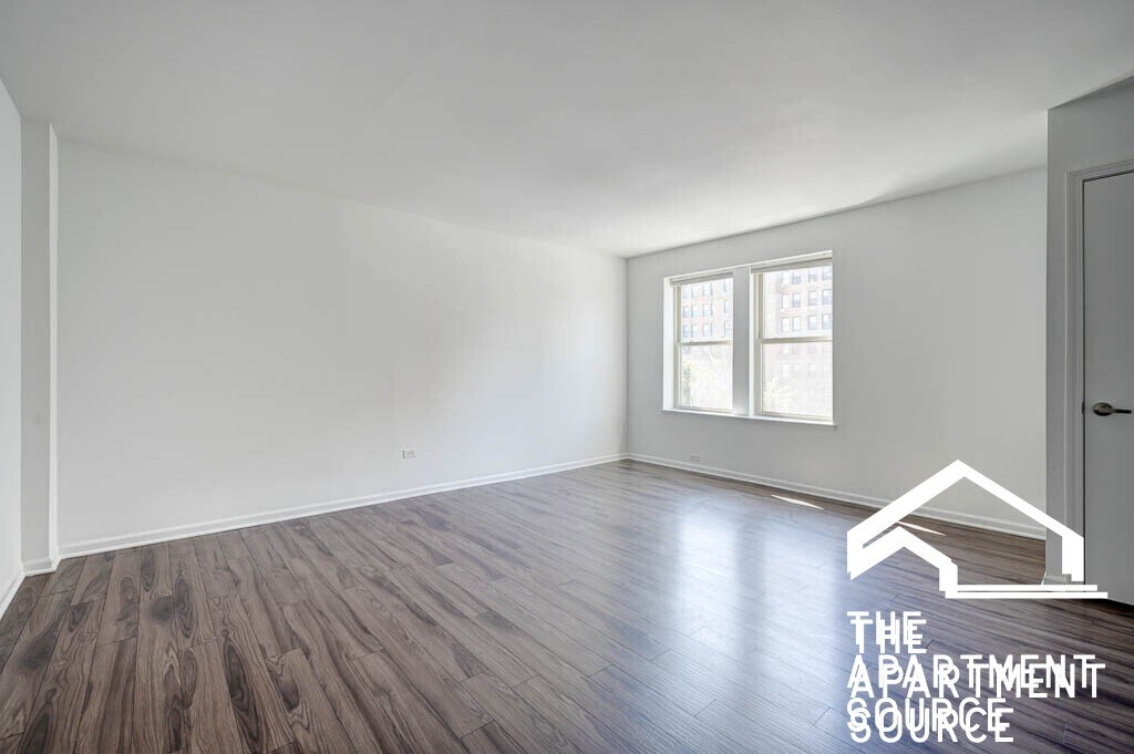 Building Photo - 925 W Carmen Ave